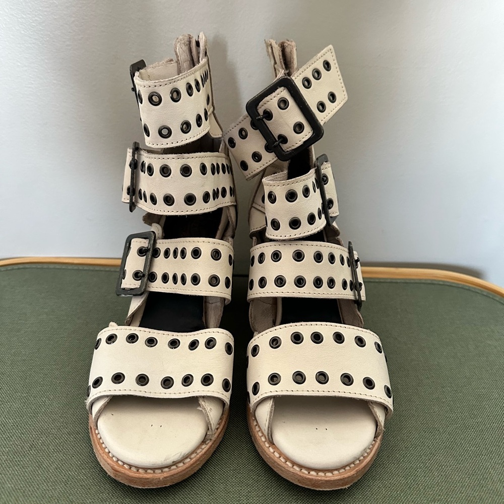 Women's Cream Sandals with Buckle Detail-Freebird Blake